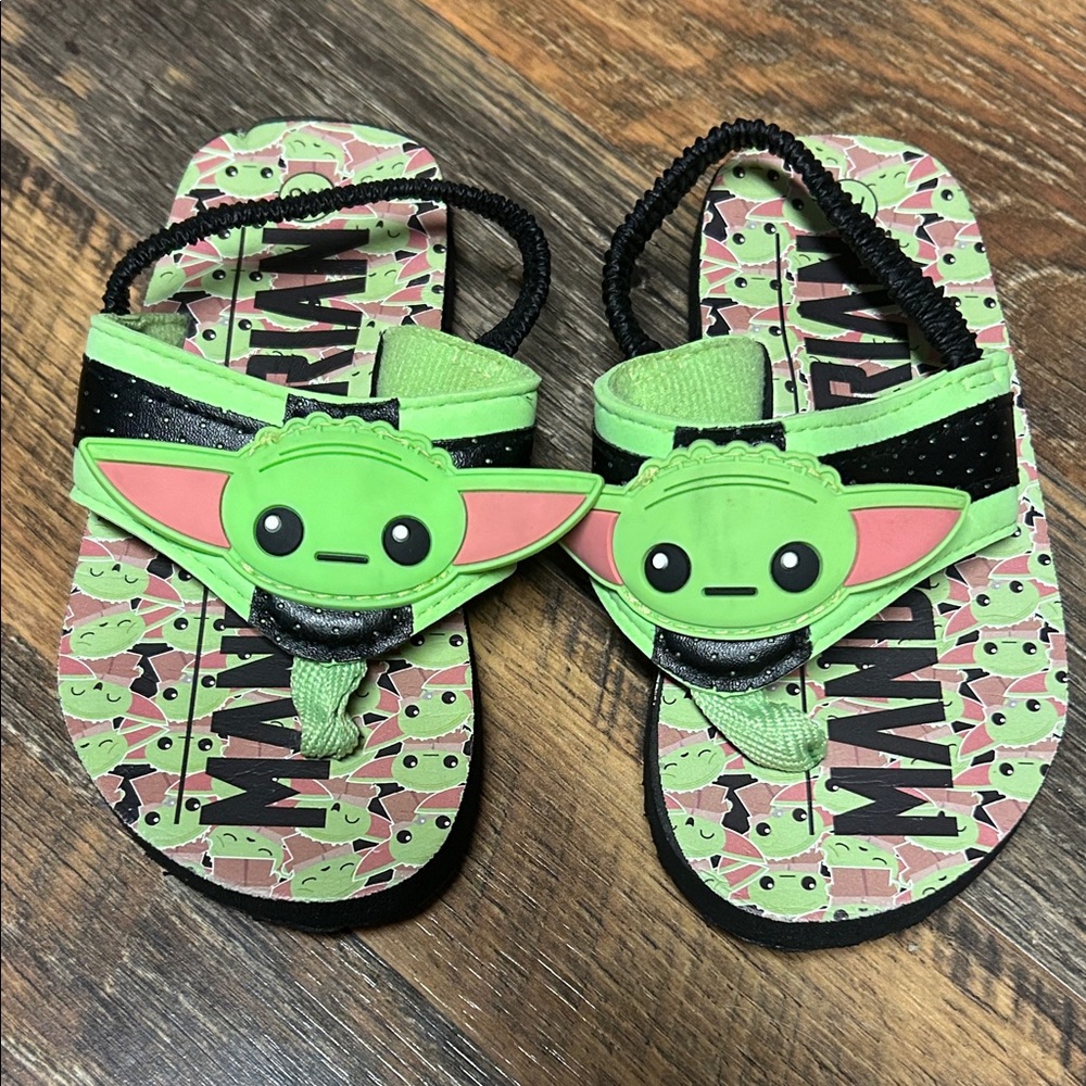 Lot: little Kids Sneakers: size 8c - Picture 4 of 4